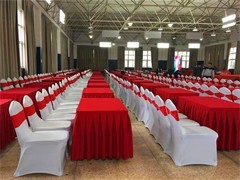 玉樹履帶式裝載機(jī)出租 助力慶典服務(wù)高效運(yùn)作